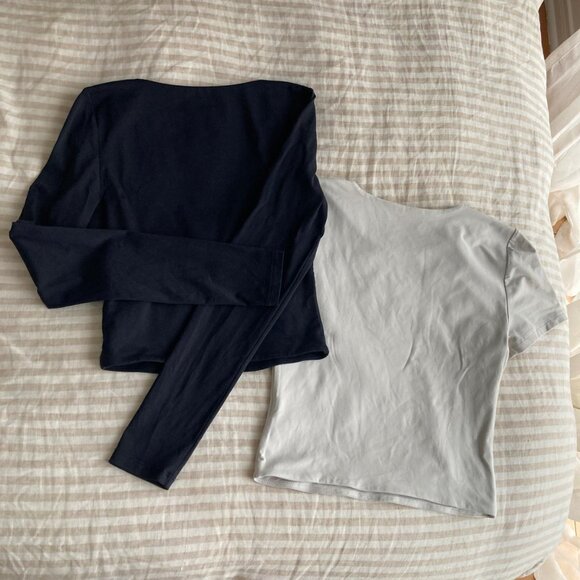 Aritzia Contour Tops - Bundle pack - Black (S) and Ivory (M) - Size Small/Medium - Picture 3 of 6